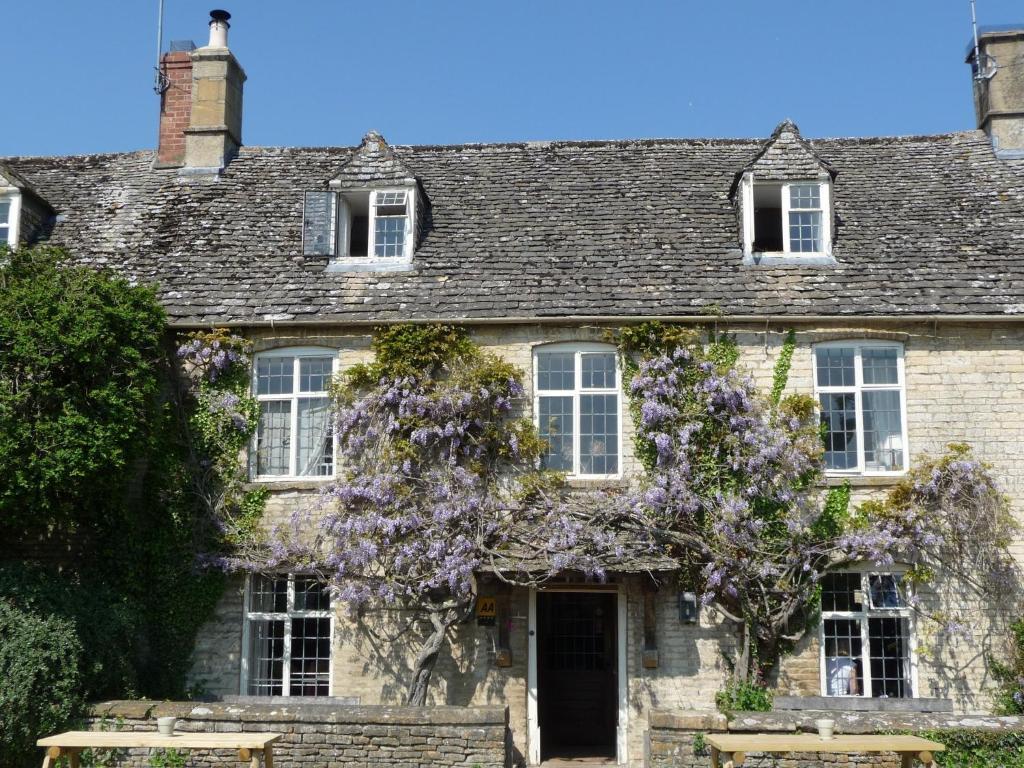 The Swan Inn Swinbrook Burford Exterior foto