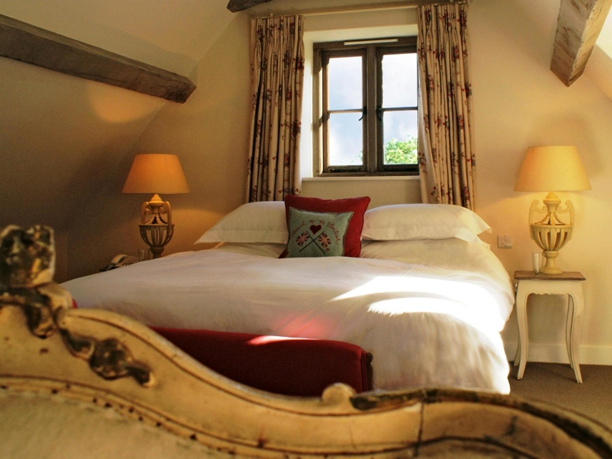 The Swan Inn Swinbrook Burford Exterior foto