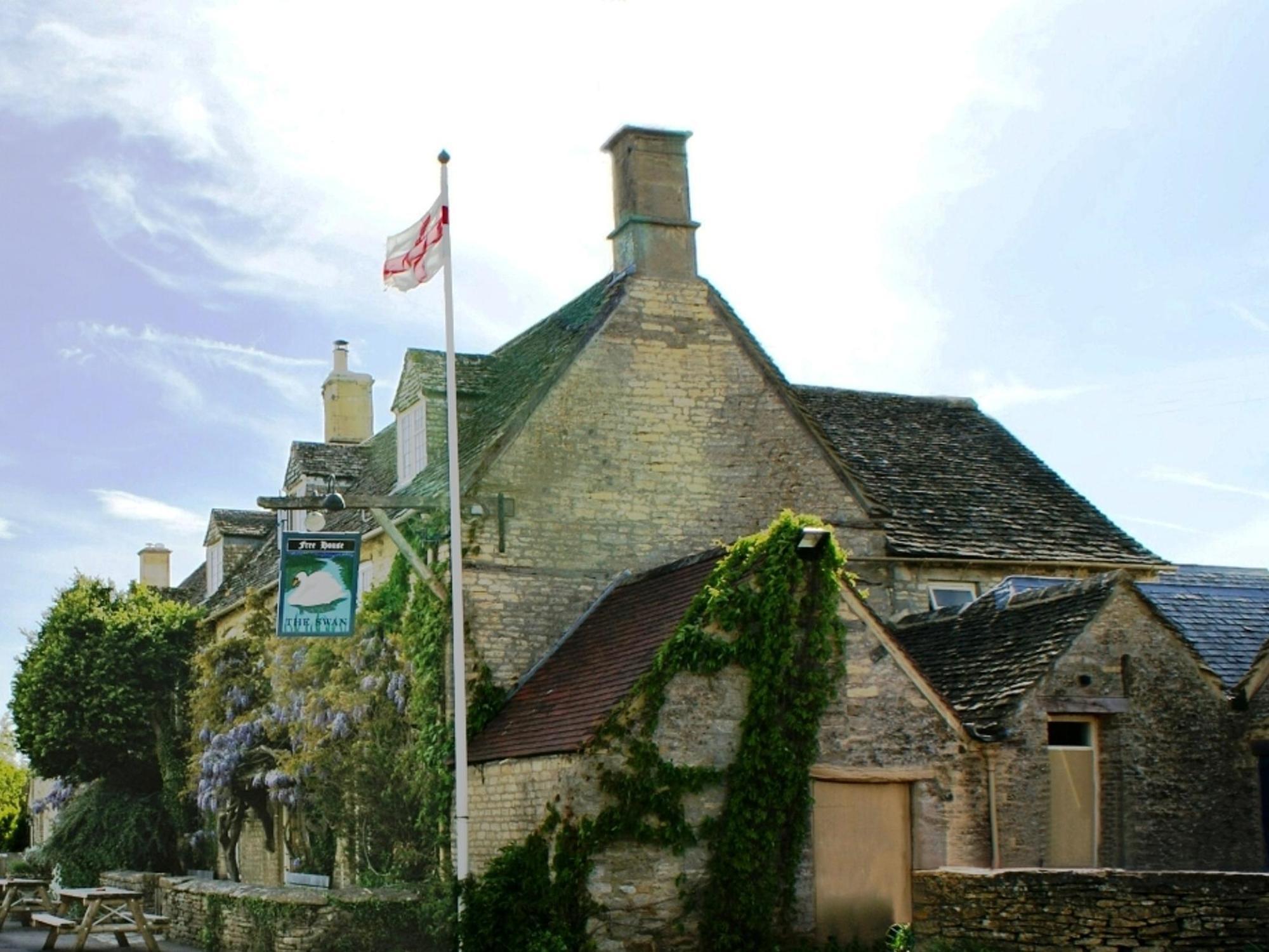 The Swan Inn Swinbrook Burford Exterior foto
